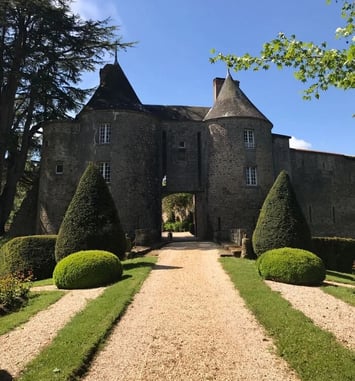 Visite guidée de la poterne et de la cour des cuisines du château de Palluau