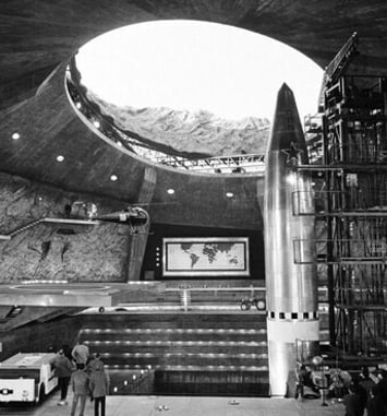 Les décors de James Bond, Architecture, modernité et destruction