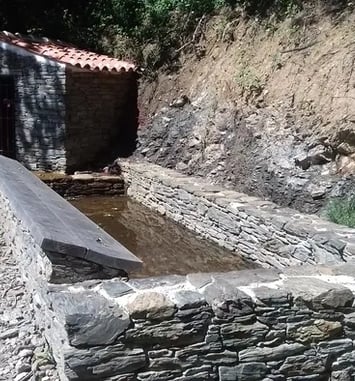 Visite libre des fontaines de la Minerie et du Lavarie avec son lavoir