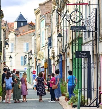 Découverte de la rue des Loges
