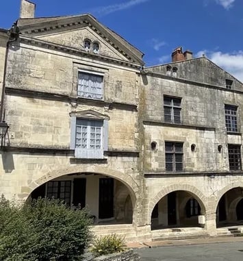 De la place Belliard au portail du château Gaillard