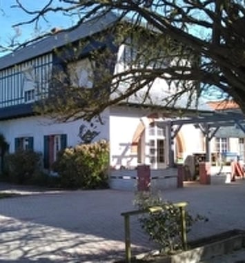 Villa et Colonie Ker Netra