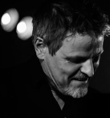 Tom McRae (solo)